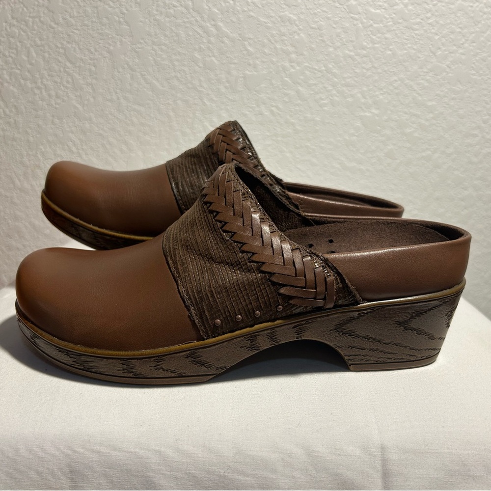 Brand New Women’s KLOGS “Astoria” Clog slide-ins in color Brown - Picture 2 of 3